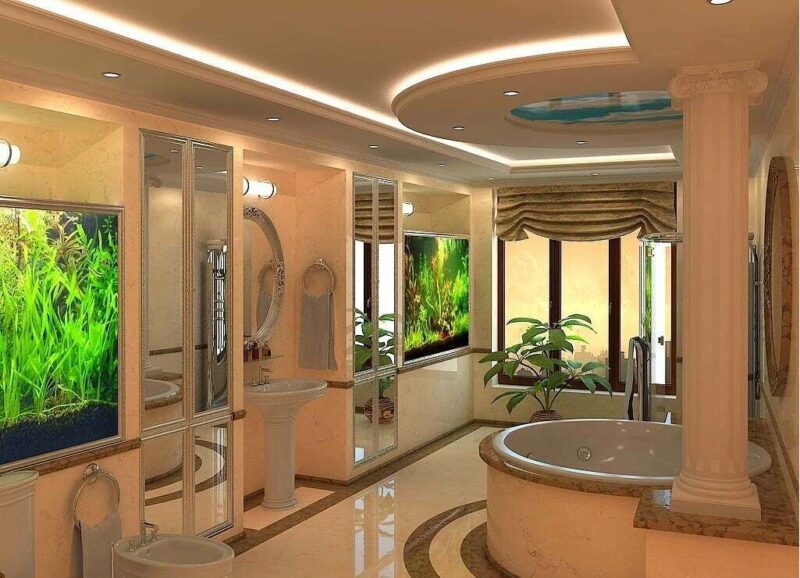 Ванная комната с встроенными аквариумами